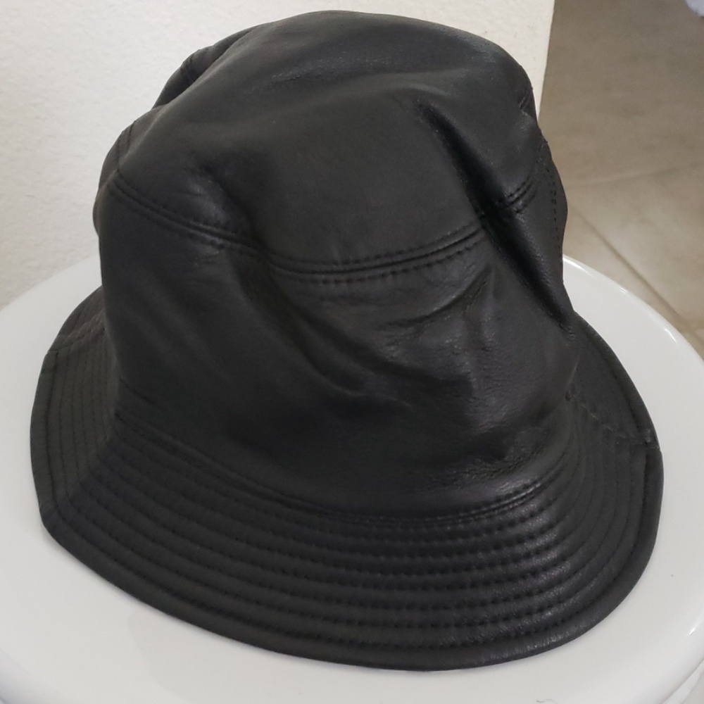 BURBERRY blk leather hat reversible!!!